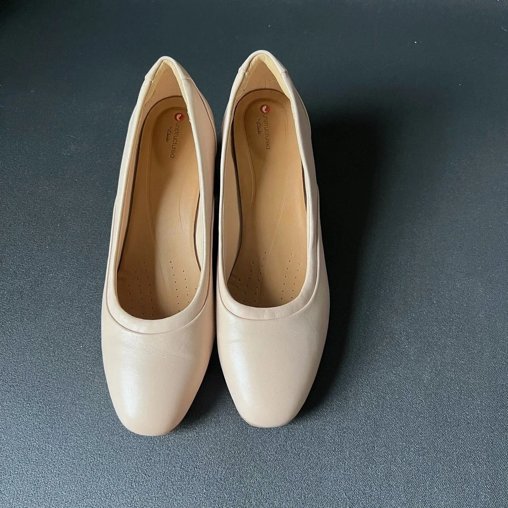 Clarks Unstructured Un Blush Cove Nude Leather Block Heel Pumps 10W Minimalist